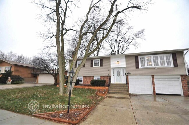 Building Photo - 15238 Ridgeland Ave
