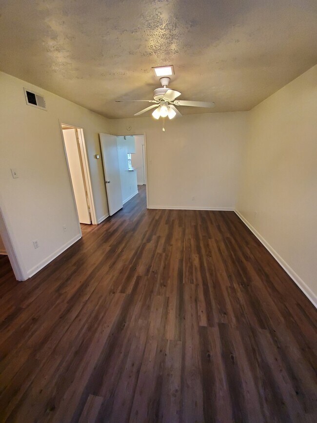 Building Photo - Bryan (Very Near to Northgate) SUBLEASE 1 Bedroom / 1 Bath  Condo near TAMU!