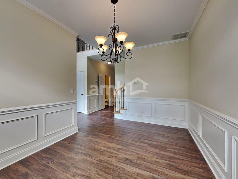 Building Photo - 483 Quick Silver Dr