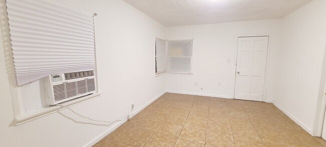 LARGE 12 X 12 Tiled Living Room View Front Door - 1220 E Ogden Ave