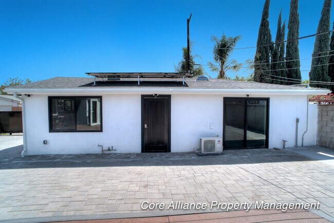 Building Photo - 20422 Schoenborn St