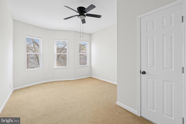 Building Photo - 4 Bedrooms 3 Bathrooms