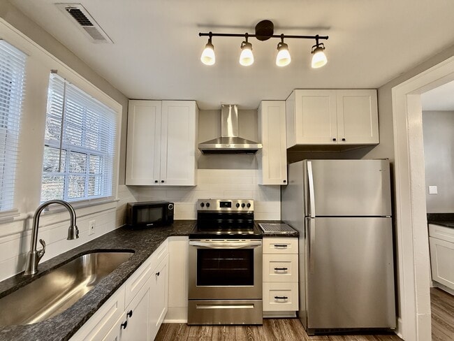 Building Photo - 1802 Guess Rd