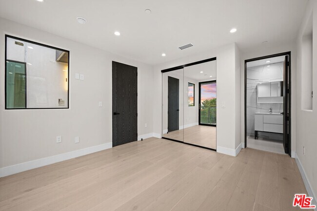 Building Photo - 1439 Edris Dr
