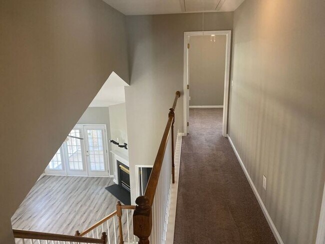 Building Photo - Spacious 3-bedroom home located in Charlotte. $300 off on two months' rent!