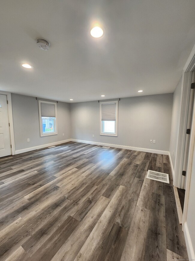 Building Photo - 615 Marion Ave