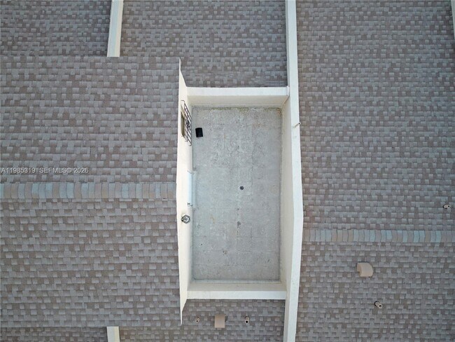 Building Photo - 1758 W 58th St