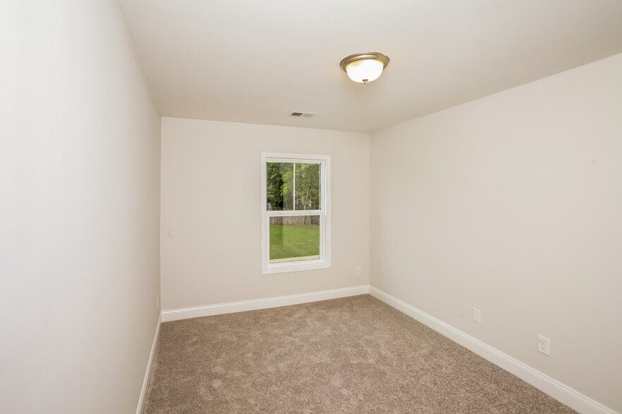 Building Photo - 204 Satin Walnut Wy