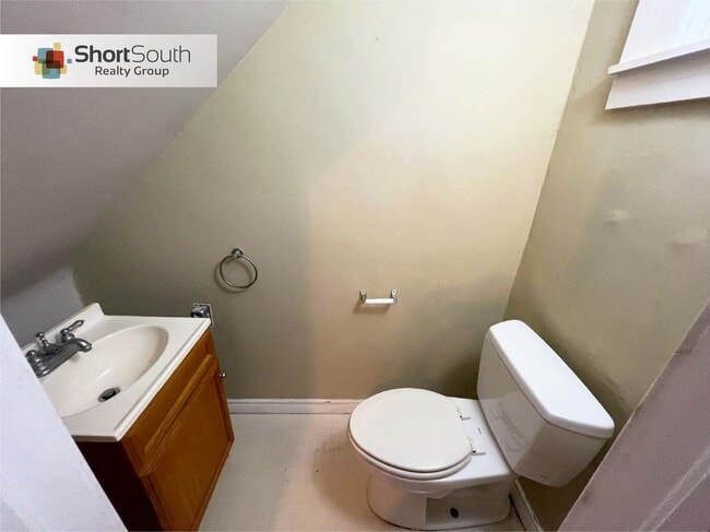 Building Photo - 3 bed 1.5 bath Single Family Home