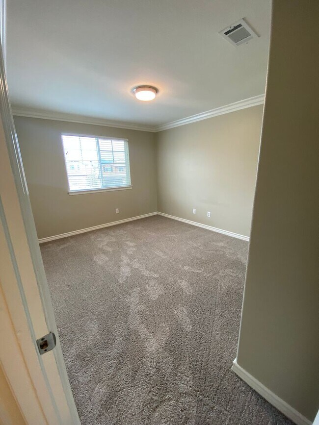 Building Photo - Temecula 4 Bedroom + Loft & Office Available in July
