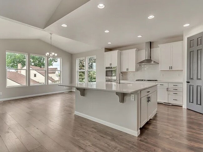 Building Photo - 3 Bedroom 2.5 Bathroom Home in Lehi!