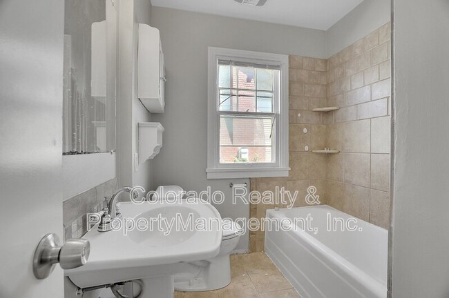 Building Photo - 1405 15th Ave