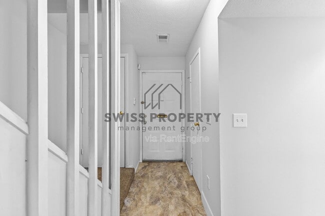 Building Photo - 5 King Arthur Ct