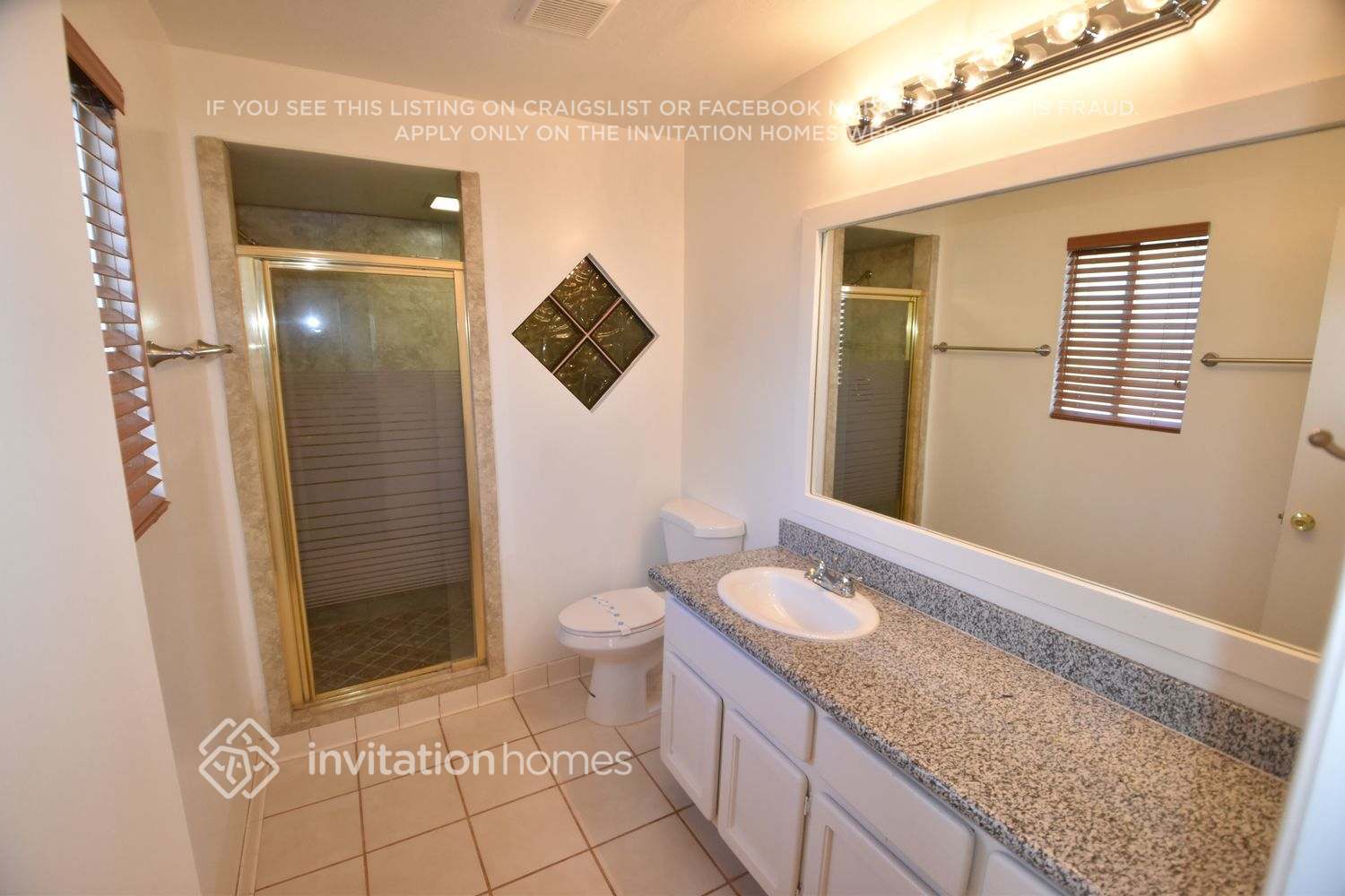 Building Photo - 4640 W Paradise Dr