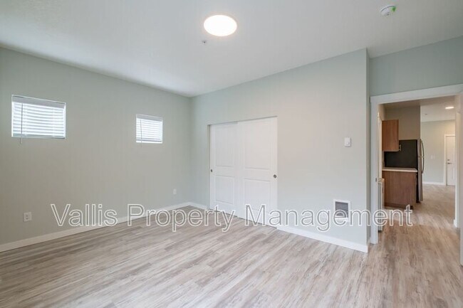 Building Photo - 13001 S Crompton Lane