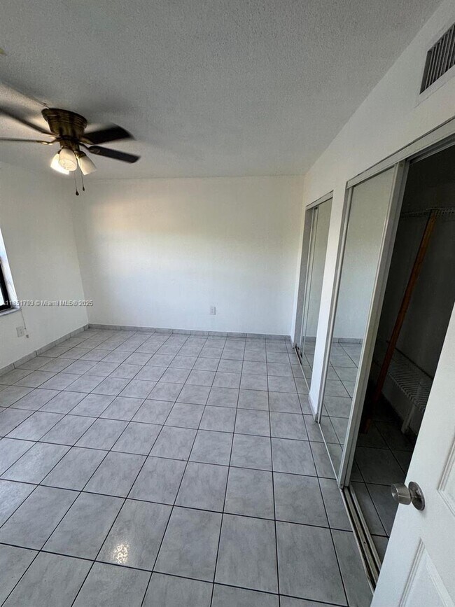 Building Photo - 1325 W 68th St