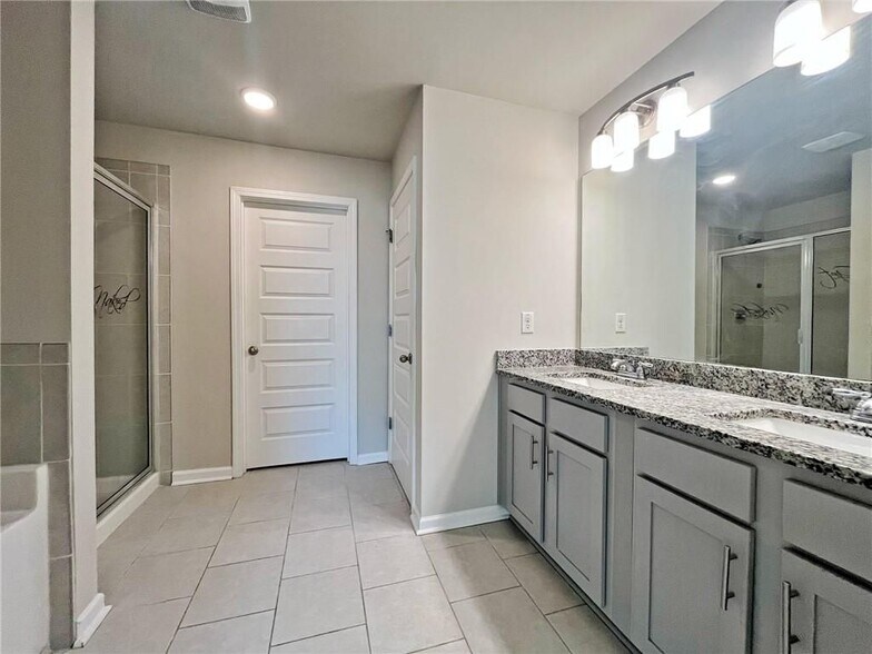 Building Photo - 2734 Shetley Creek Dr