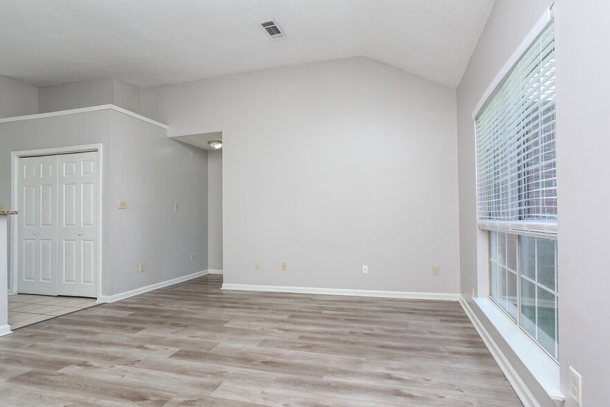 Building Photo - 4671 Lindawood Ln