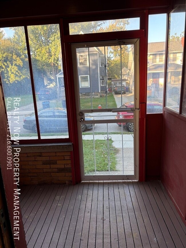 Building Photo - 1315 W 93rd St