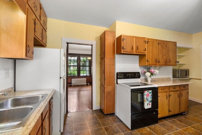 Building Photo - 81 Avalon Rd