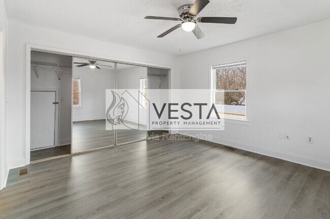 Building Photo - 303 Tarheel Dr