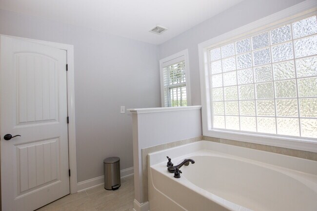 Building Photo - "Spacious 4-Bedroom Gem with 2.5 Baths at ...