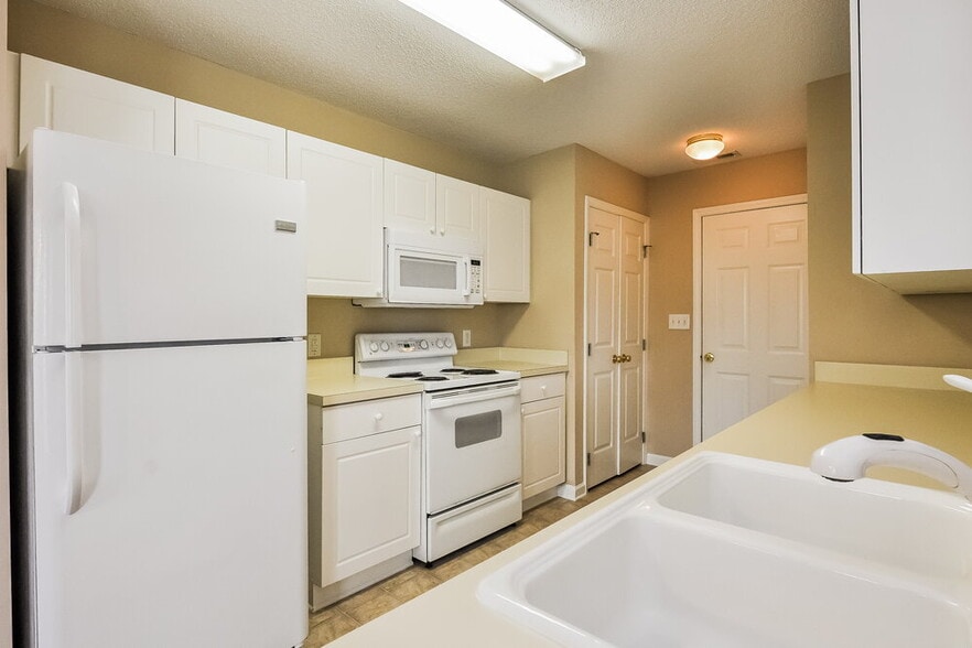 Building Photo - 2232 Castle Pines Dr