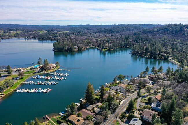 Building Photo - Waterfront 4 bed 4 bath 3,887 sq. ft.