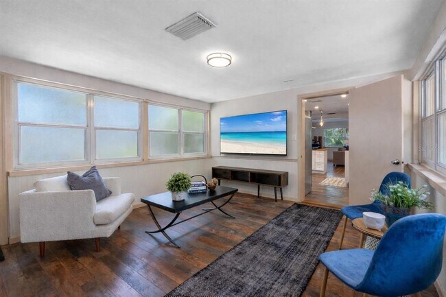 Building Photo - 2201 Park St N