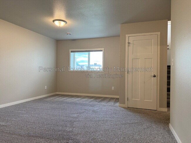 Building Photo - 1067 Barnes Dr W