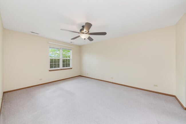 Building Photo - 5S510 Scots Dr
