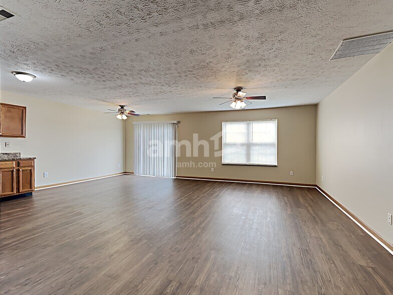 Building Photo - 8255 Captain Dr