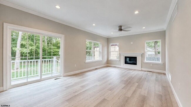 Building Photo - 456 S Nectar Ave