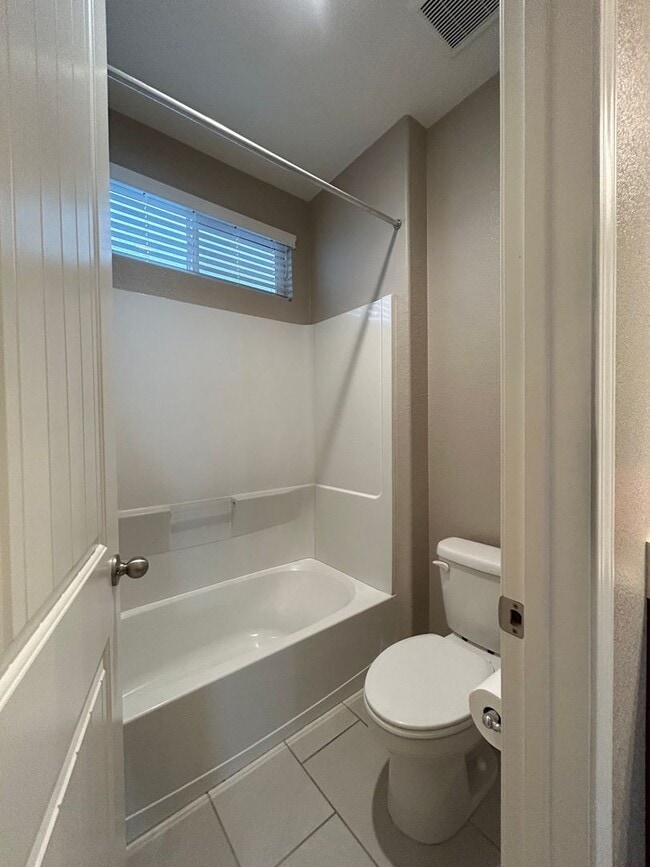 Building Photo - STUNNING 4 Bed / 2 Bath in Wingfield Springs- Available 6/15!