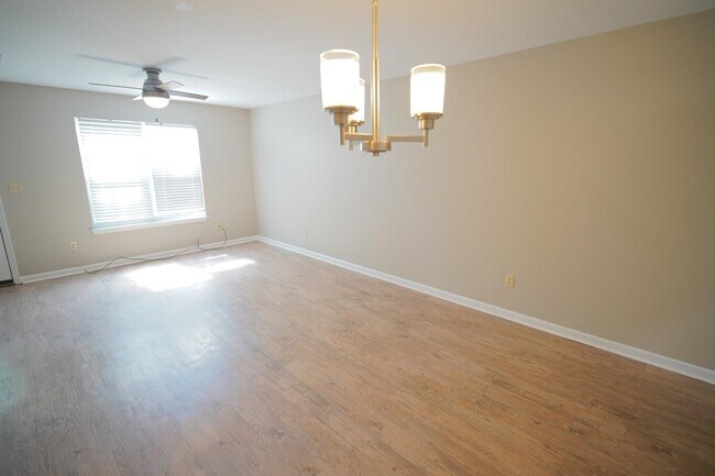 Building Photo - 2414 Manzanita Ct