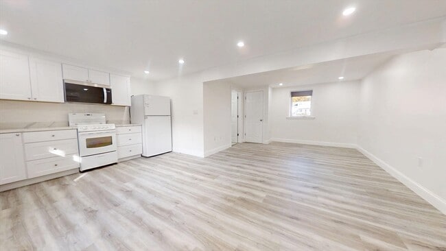 Primary Photo - 10 Beaver Brook Rd