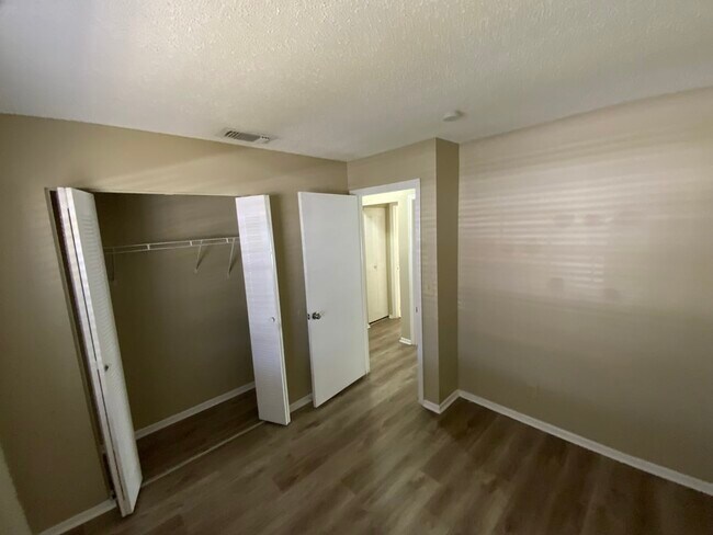Building Photo - 9332 Southampton Pl