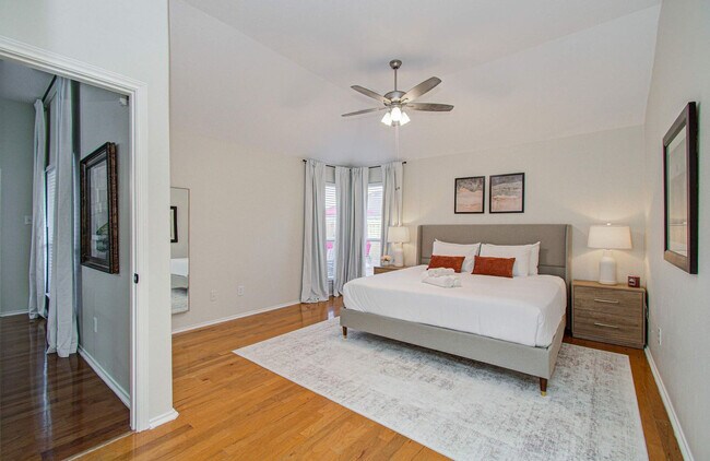 Building Photo - 7211 Crescent Mills Dr