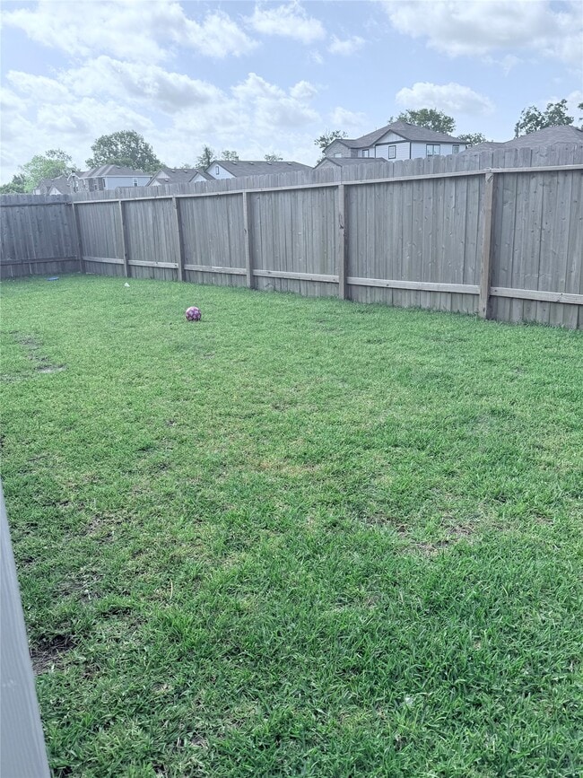 Building Photo - 811 Brookside Dr