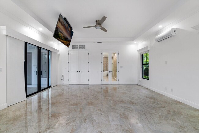 Building Photo - 9065 Watercrest Cir E