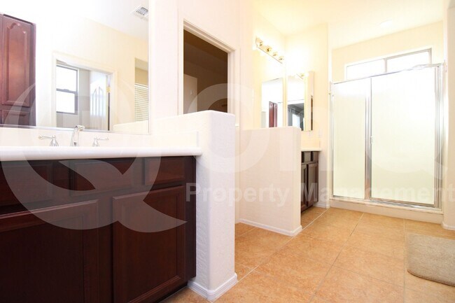 Building Photo - 3316 E Kingbird Pl
