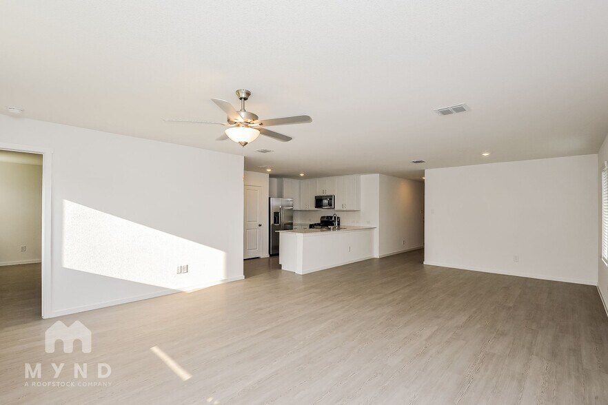 Building Photo - 2720 Mistwood Dr