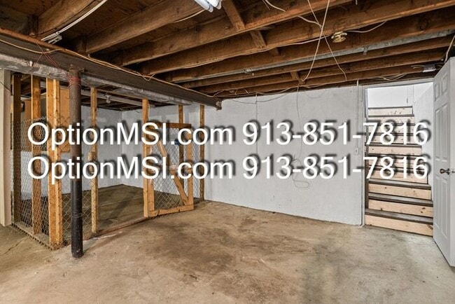 Building Photo - Welcome home to this beautifully updated 3-bedroom home in Kansas City, KS!
