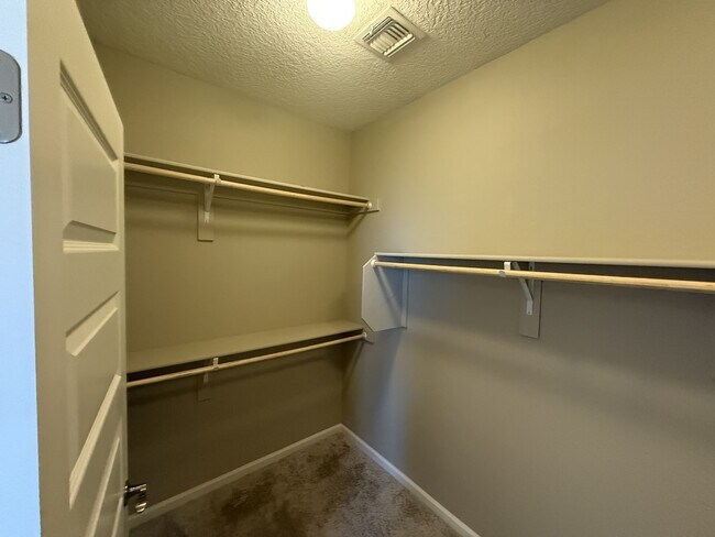 Building Photo - 6624 Yawkey Way NE