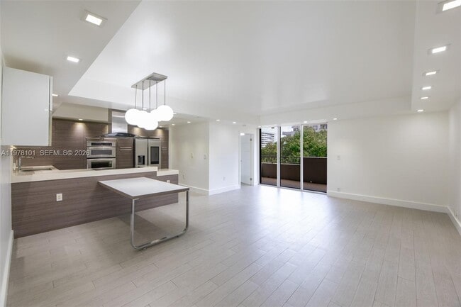 Building Photo - 161 Crandon Blvd