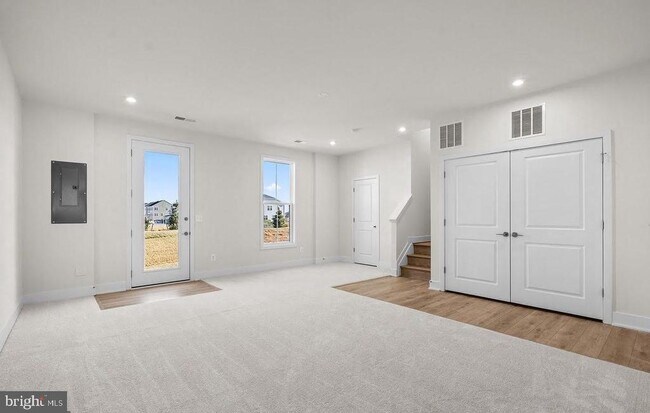 Building Photo - 127 Heyford Dr