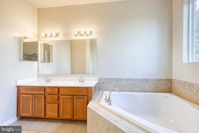 Building Photo - 23216 Observation Dr