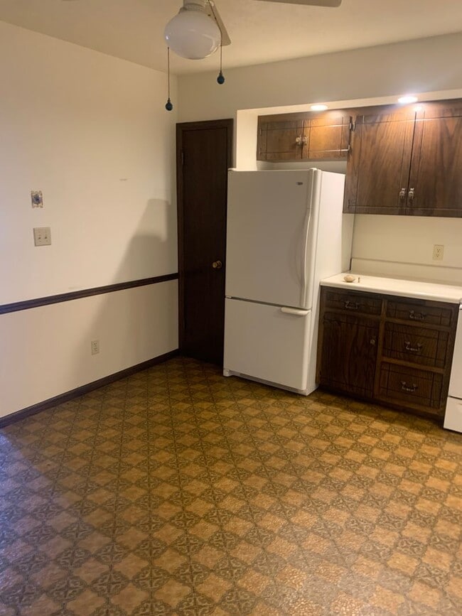 Building Photo - Looking for country living? Check out this...