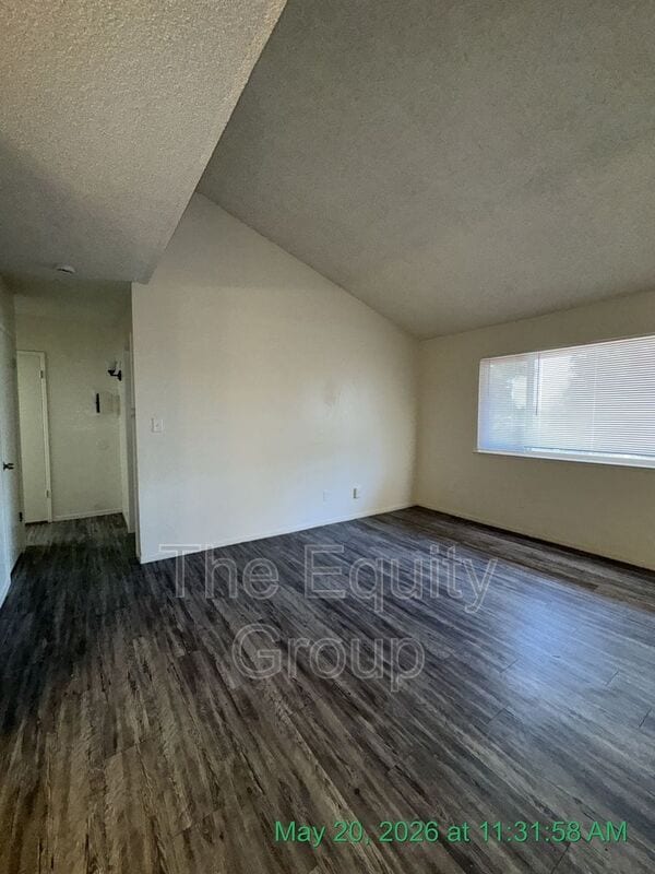 Building Photo - 1432 W Elowin Ave