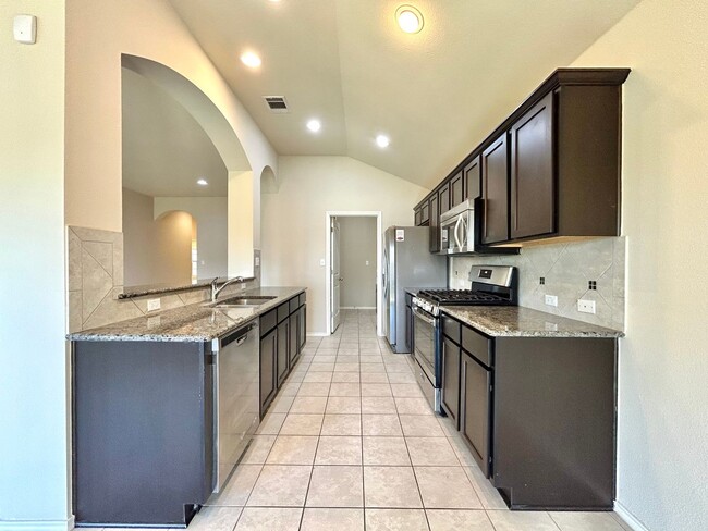 Building Photo - Refreshing 3 Bed 2 Bath Single Family Home...